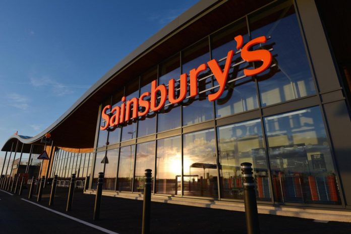 Sainsbury's, la seconda catena di supermercato del Regno Unito, dichiara guerra alla plastica con un piano d'azione dettagliato