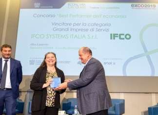 La cerimonia di premiazione a Roma, con il riconoscimento assegnato da Confindustria ritirato da Eleonora Gemini, direttore generale di IFCO SYSTEMS Italia