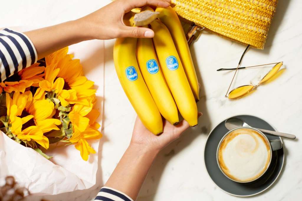 Chiquita è nota sul mercato italiano come “La banana 10 e lode”, riconosciuta per l’iconico bollino blu