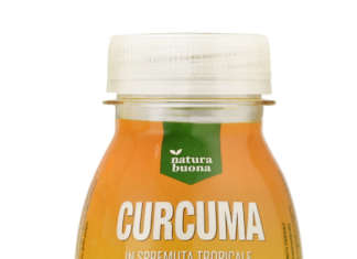 Curcuma in spremuta tropicale è un delizioso mix con papaia, alchechengi e mango e altri frutti