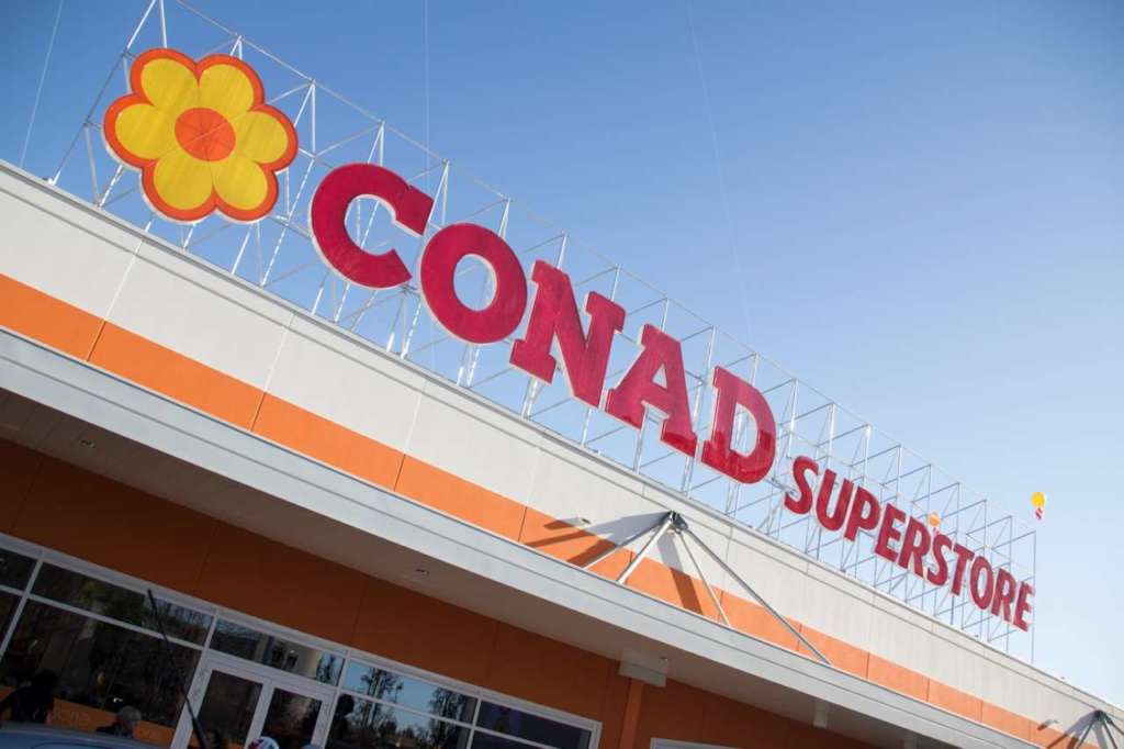 Conad cresce del 3,1% e sale al 69esimo posto della classifica dei più grandi retailer del mondo, seguita da Coop (71esima). Il dato emerge dello studio Global Powers of Retailing di Deloitte