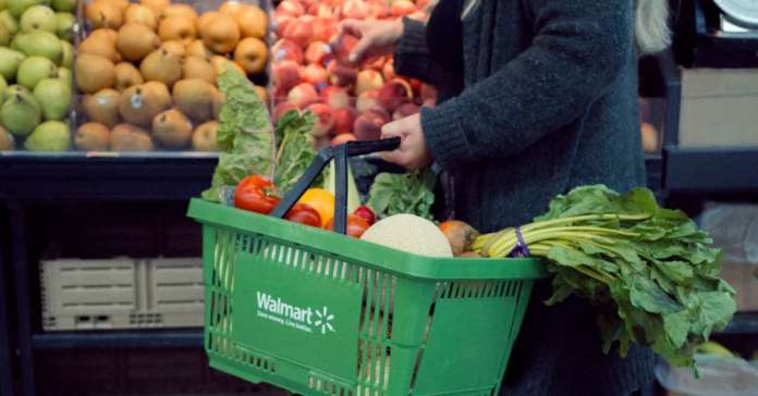 Walmart, la più grande catena al mondo di supermercati, punta sull'integrazione tra negozio fisico e virtuale. Il fresco incide sempre di più nei ricavi