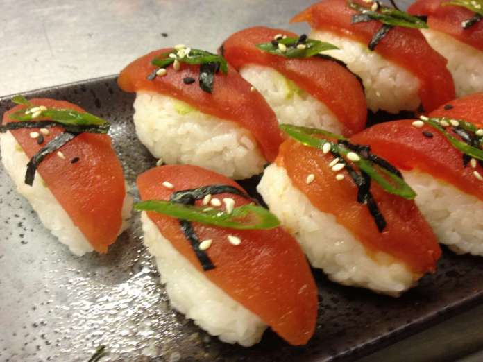 Ocean Hugger Foods utilizza ingredienti solo vegetali per il pesce di sushi e sashimi