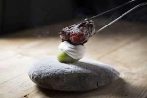 Marshmallow, sorbetto di mela verde, un dessert di Niederkofler (credits Alex Moling)