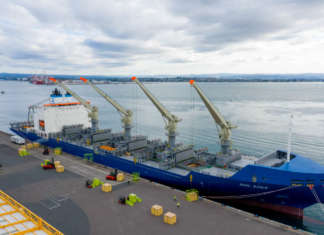 La nave frigo MV Cool Eagle che trasporta i kiwi Zespri (photo by Jamie Troughton/Dscribe Media Services)