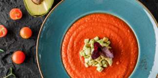 Gazpacho pomodoro e avocado: una zuppa estiva