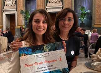 Marianna Palella vincitrice del Premio Bragantini 2020 con il presidente delll'associazione Donne dell'ortofrutta, Alessandra Ravaioli