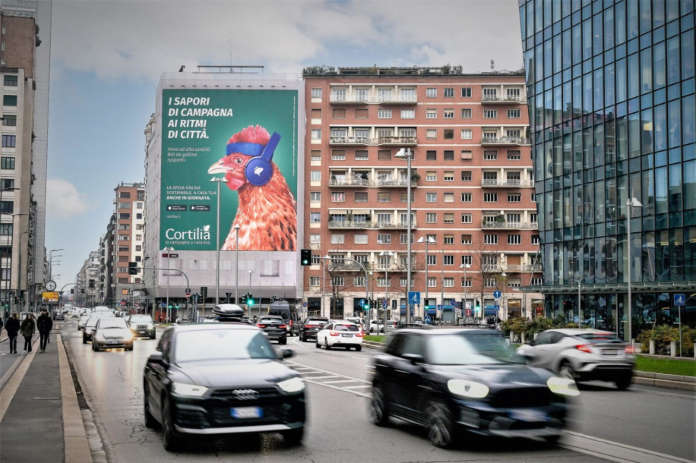 Campagna di affissione Cortilia a Milano con lo slogan I sapori della campagna a ritmo della città