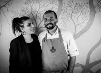 Lo chef Mirko Gatti con la compagna Sara, che si occupa della sala del ristorante Radici