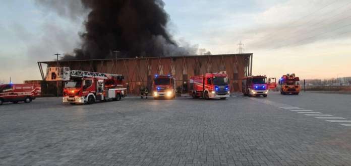 L'incendio all'impianto di Cavenago (foto pubblicata dal Comune)