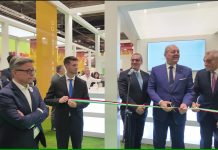 Taglio del nastro all'Italian Fruit Village a Berlino